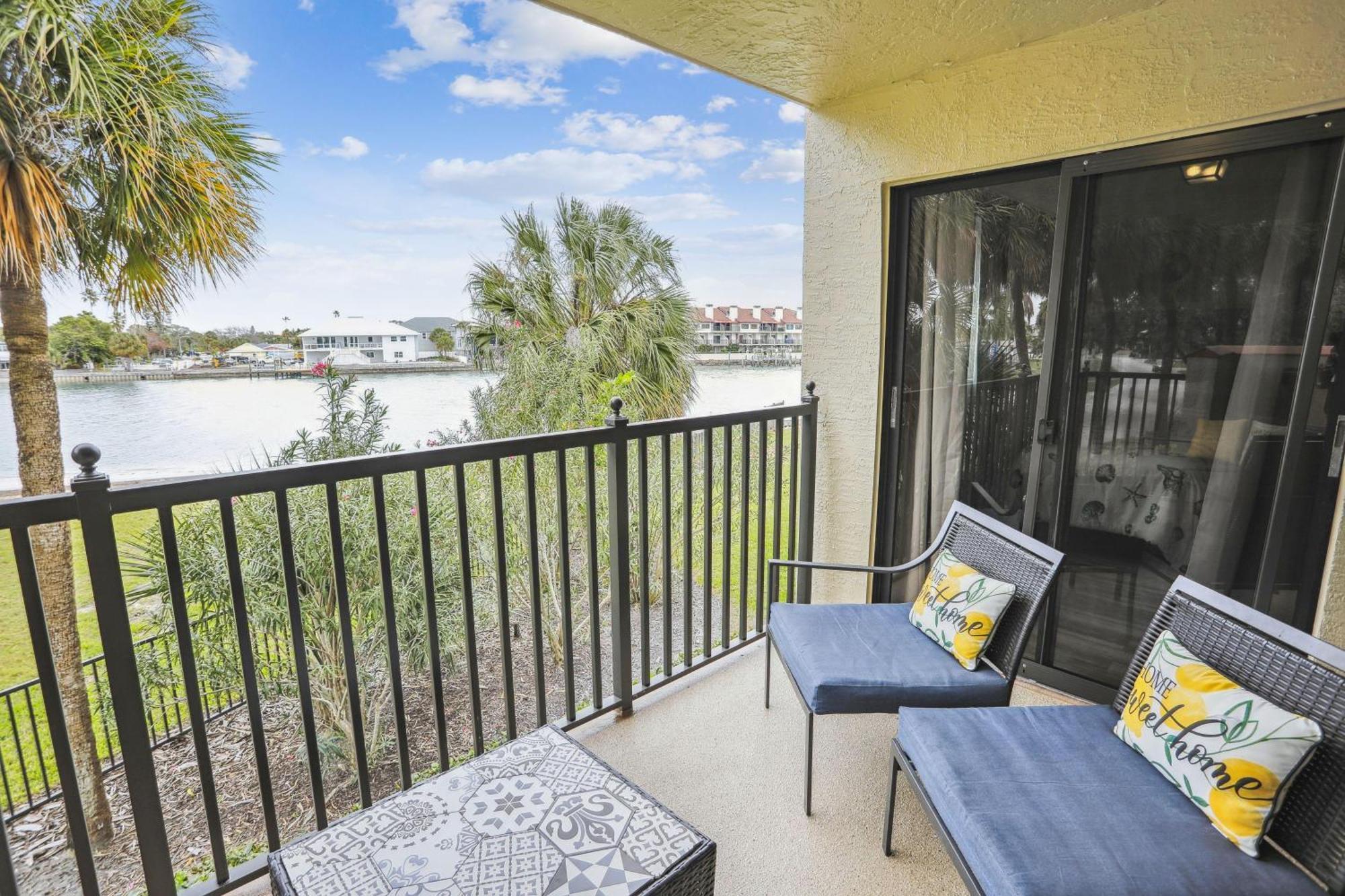 Land's End 1-208 Bay Front - Premier Holiday home St. Pete Beach