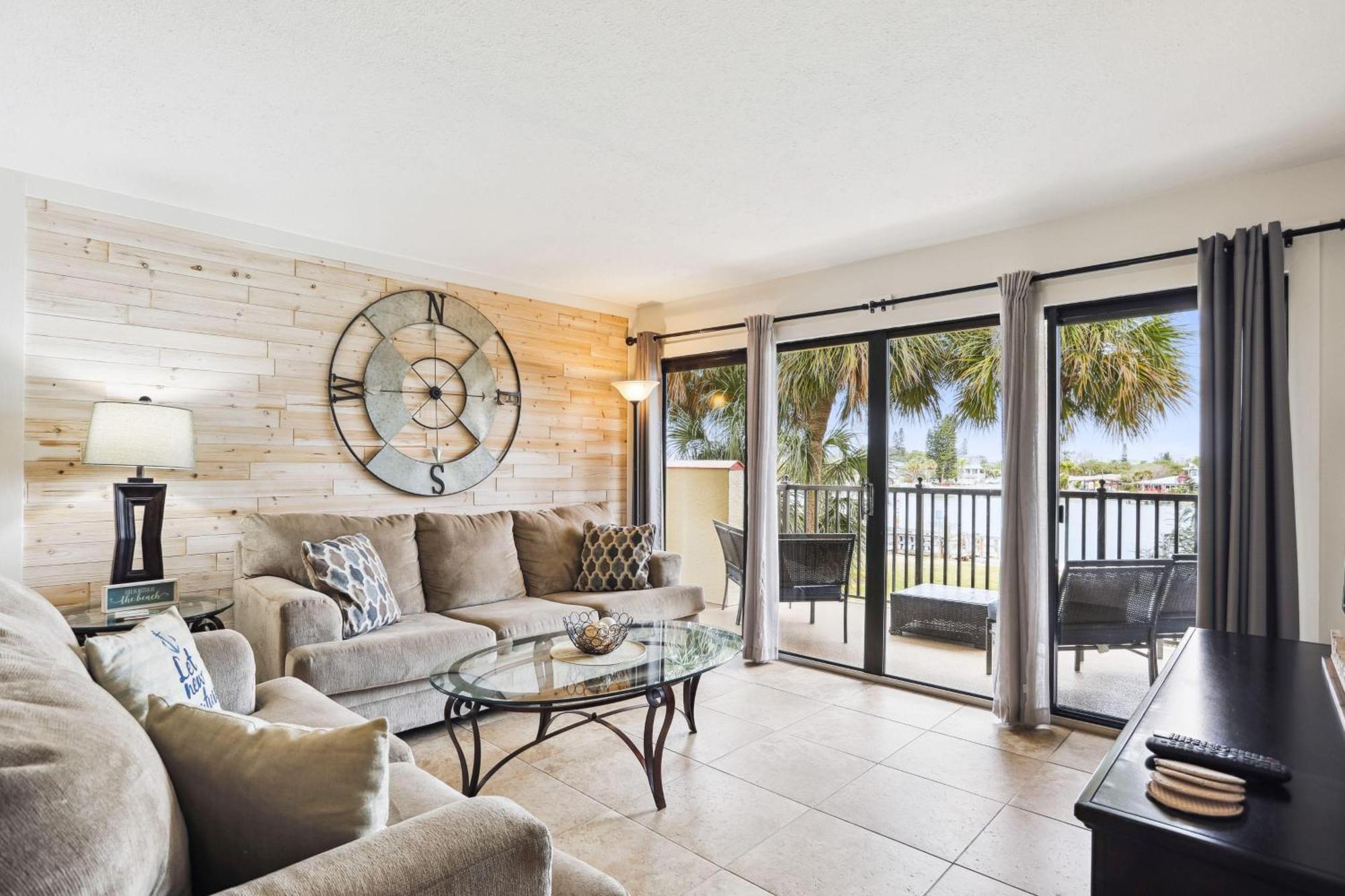 Holiday home Land's End 1-208 Bay Front - Premier St. Pete Beach