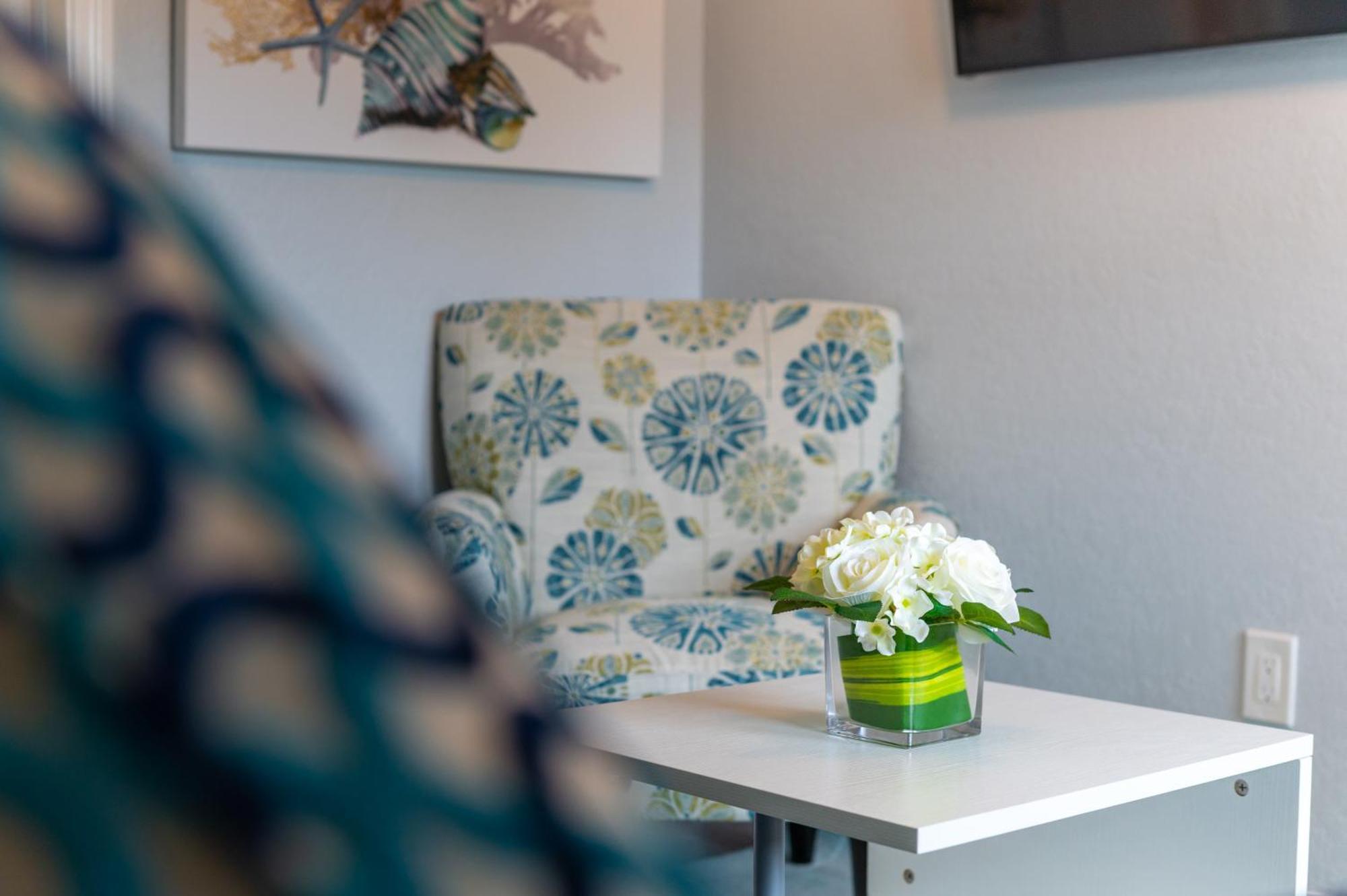 Apartment 102-tiny Treasure-waterfront With Heated Pool St. Pete Beach