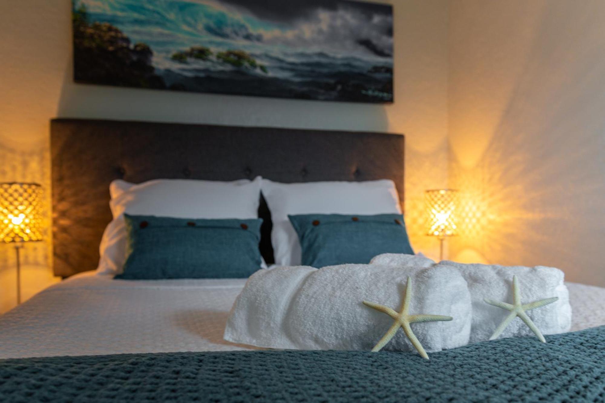 Apartment 102-tiny Treasure-waterfront With Heated Pool *
