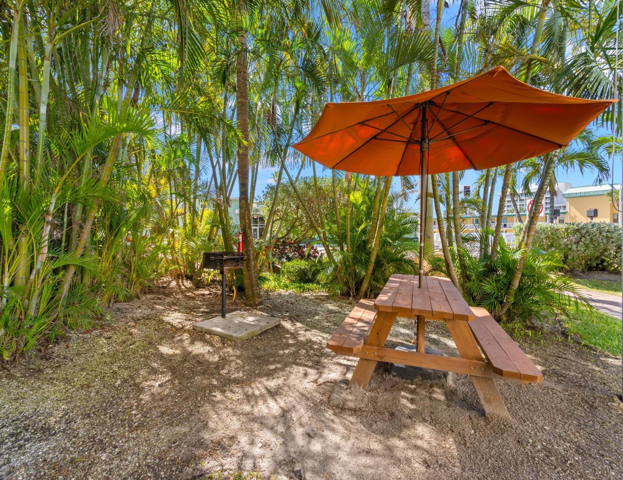 Crystal Palms 207 Apartment
