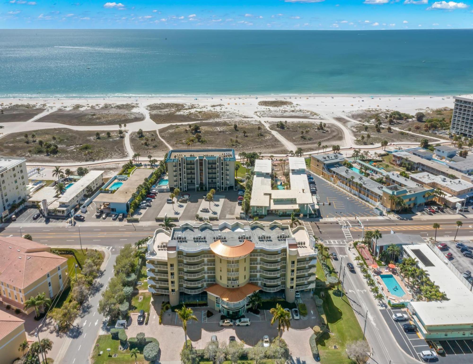 Crystal Palms 207 *