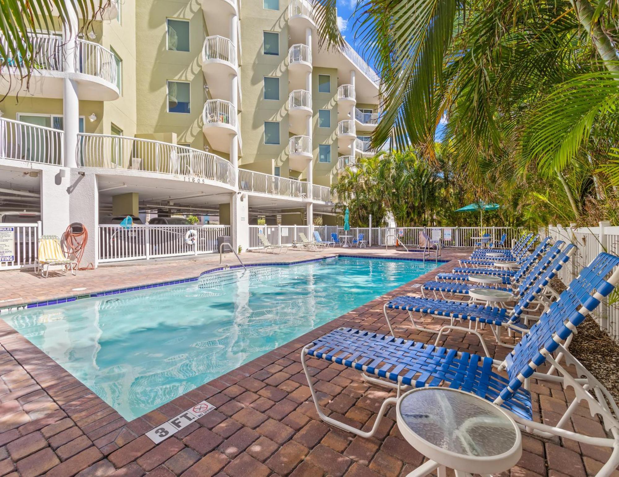 Crystal Palms 207 Apartment *