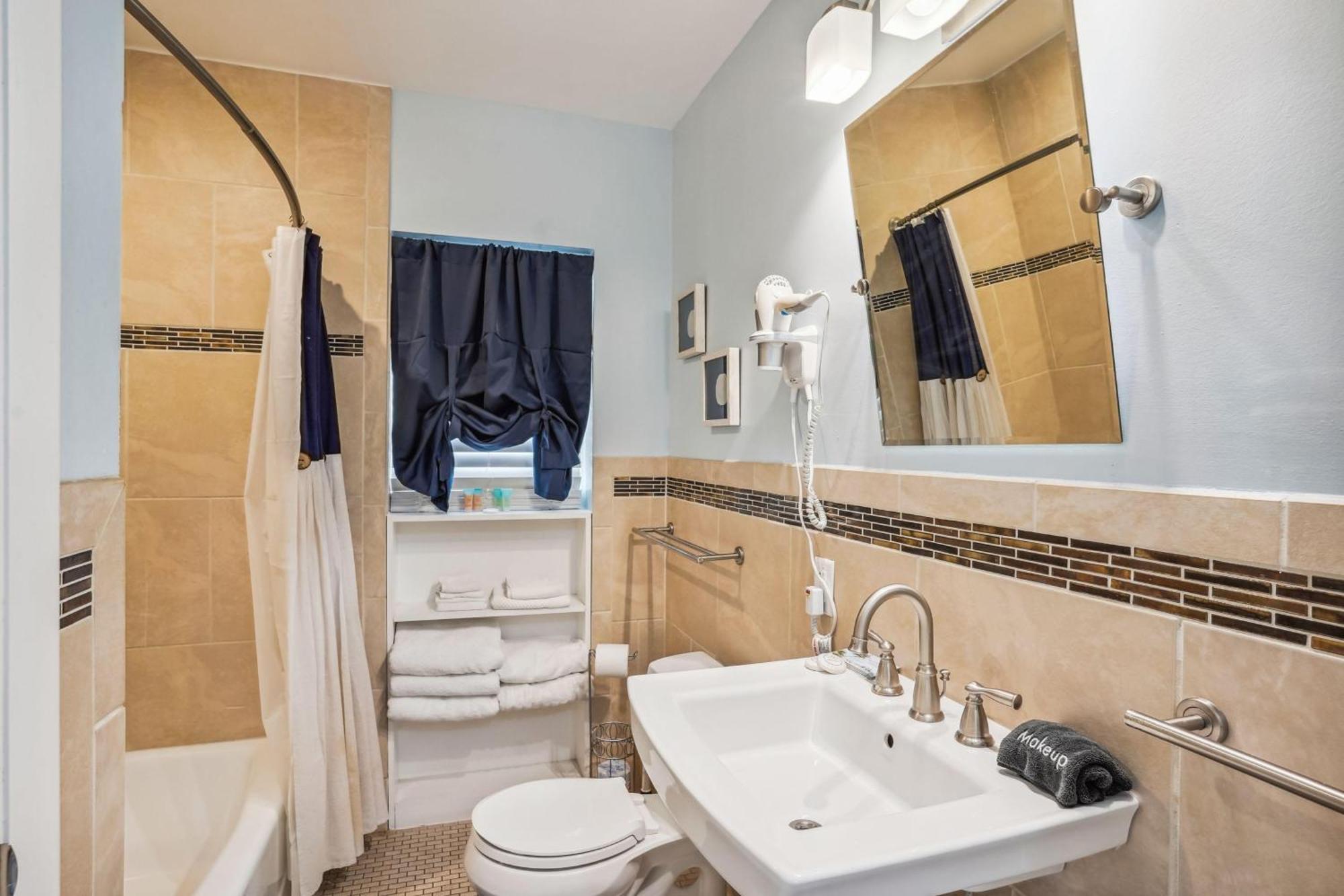 Upham - #10 1br Apartment *