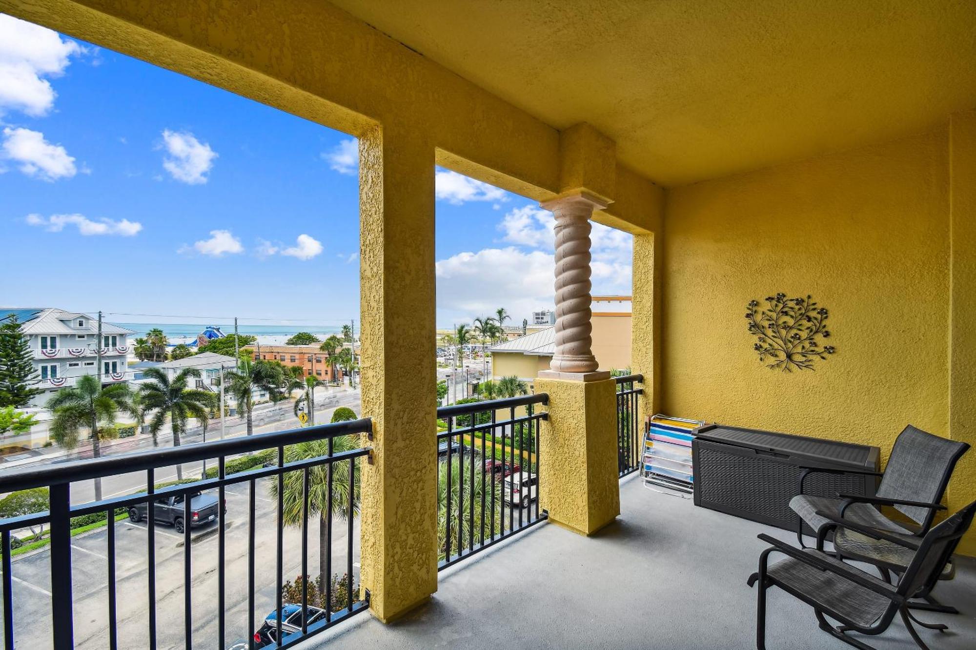 Apartment Treasure Island Retreat