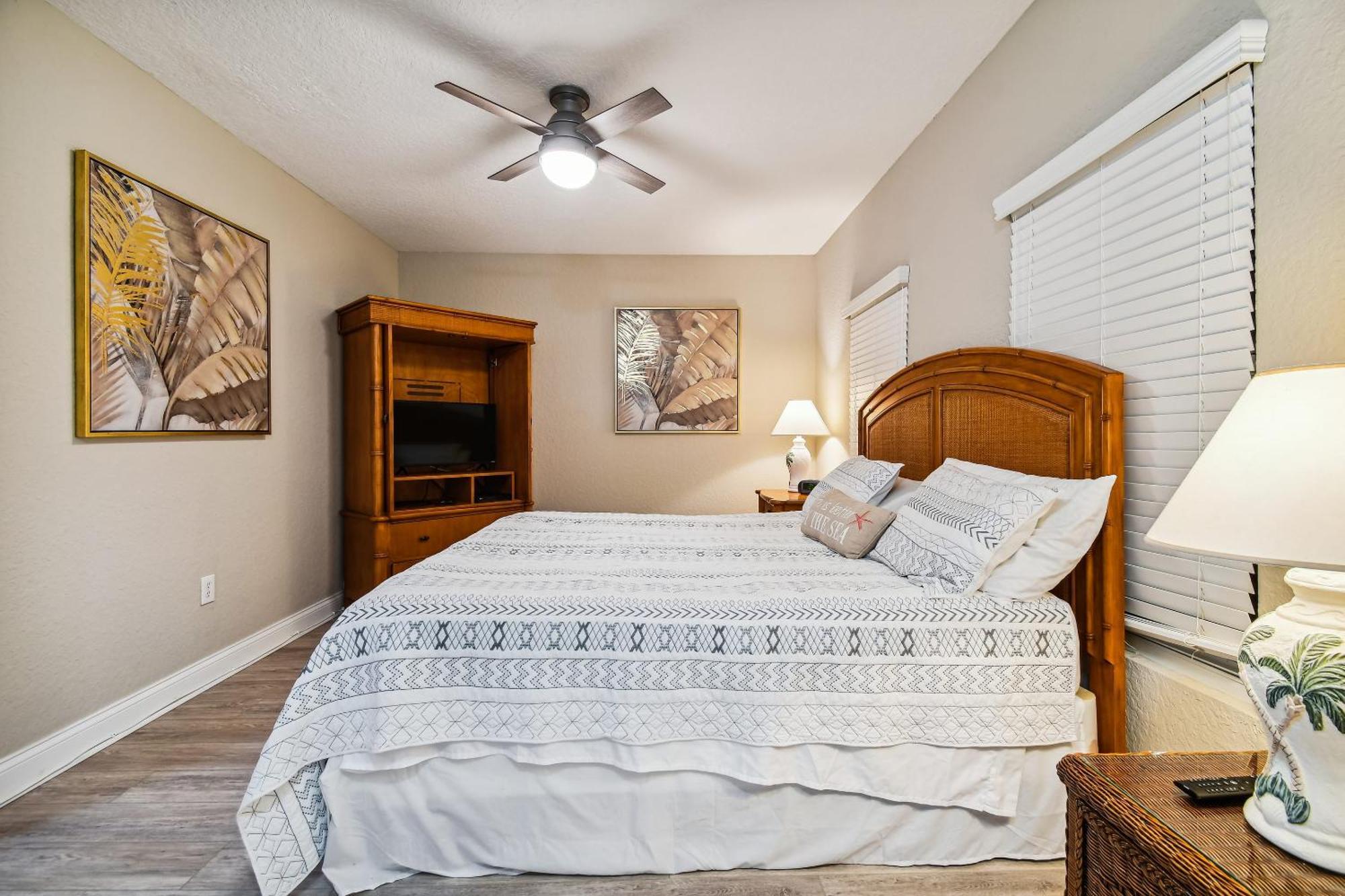 Apartment Treasure Island Retreat