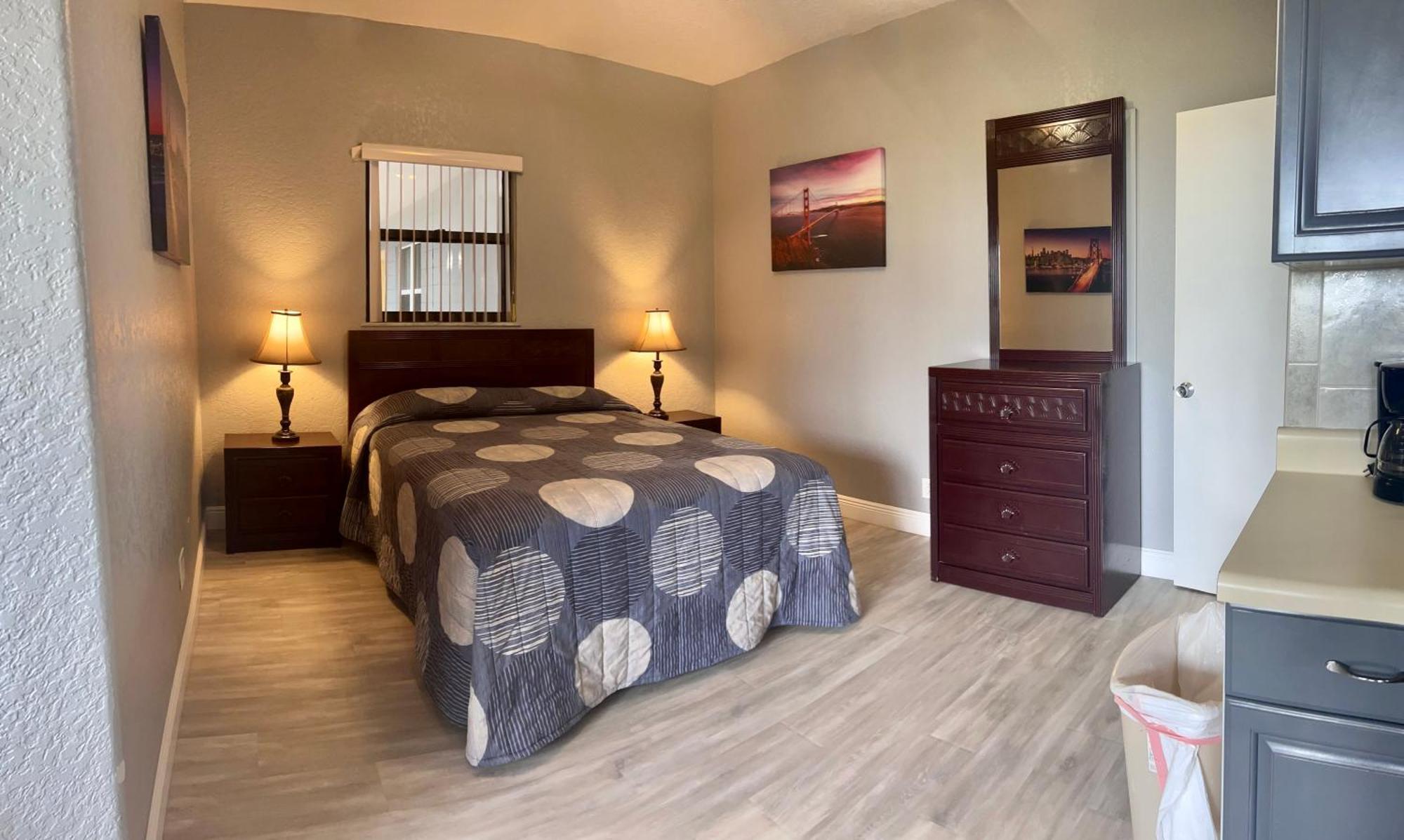 Sails Motel 3*