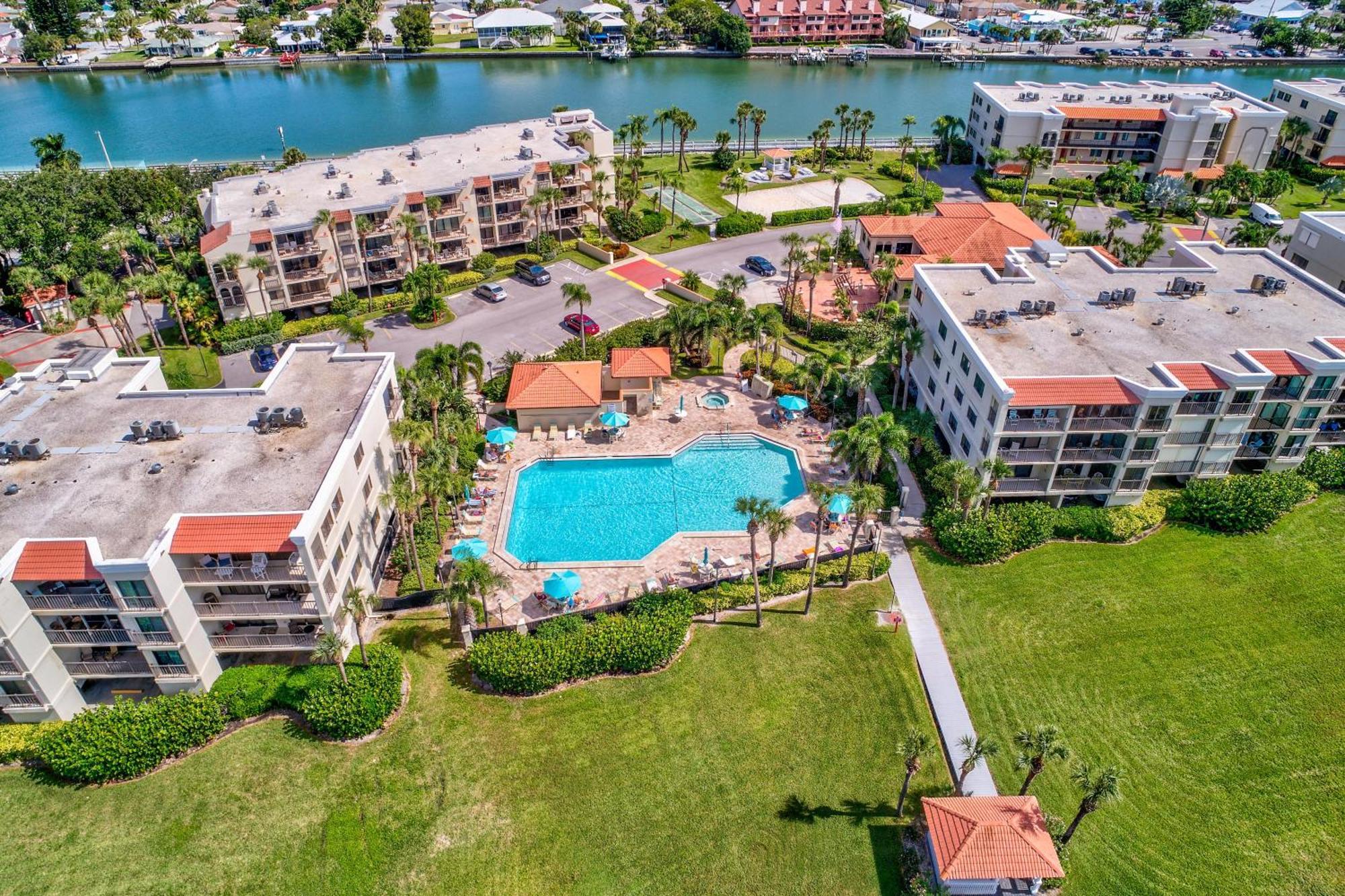 Land's End 11-202 Front Holiday home St. Pete Beach