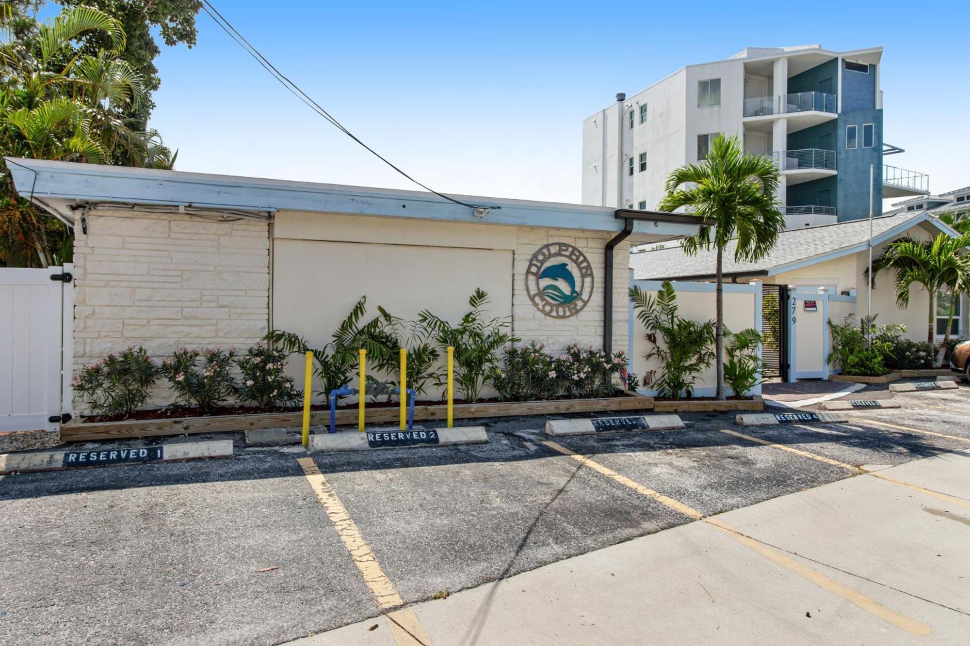 Dolphin Court #7 *