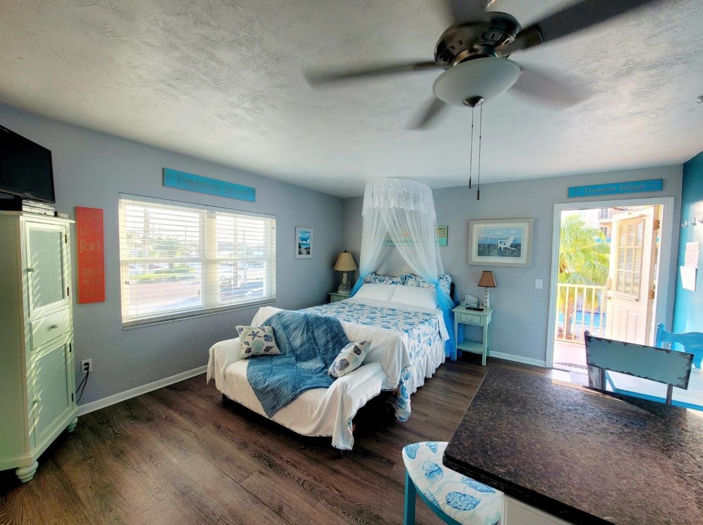 Searenity, Waterside In The Heart Of Treasure Island, Walk To