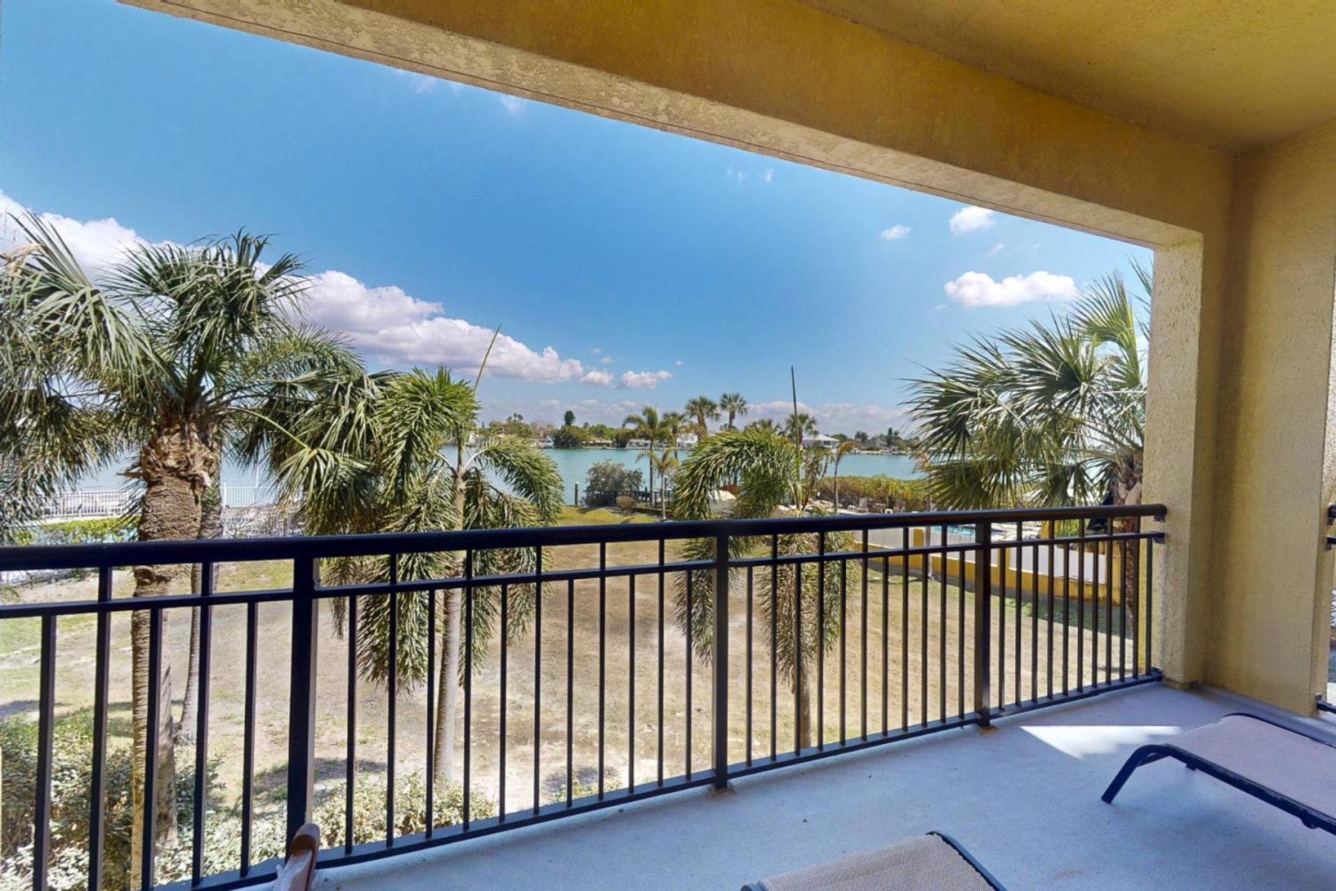 Holiday home 107 - Palms Of Treasure Island *