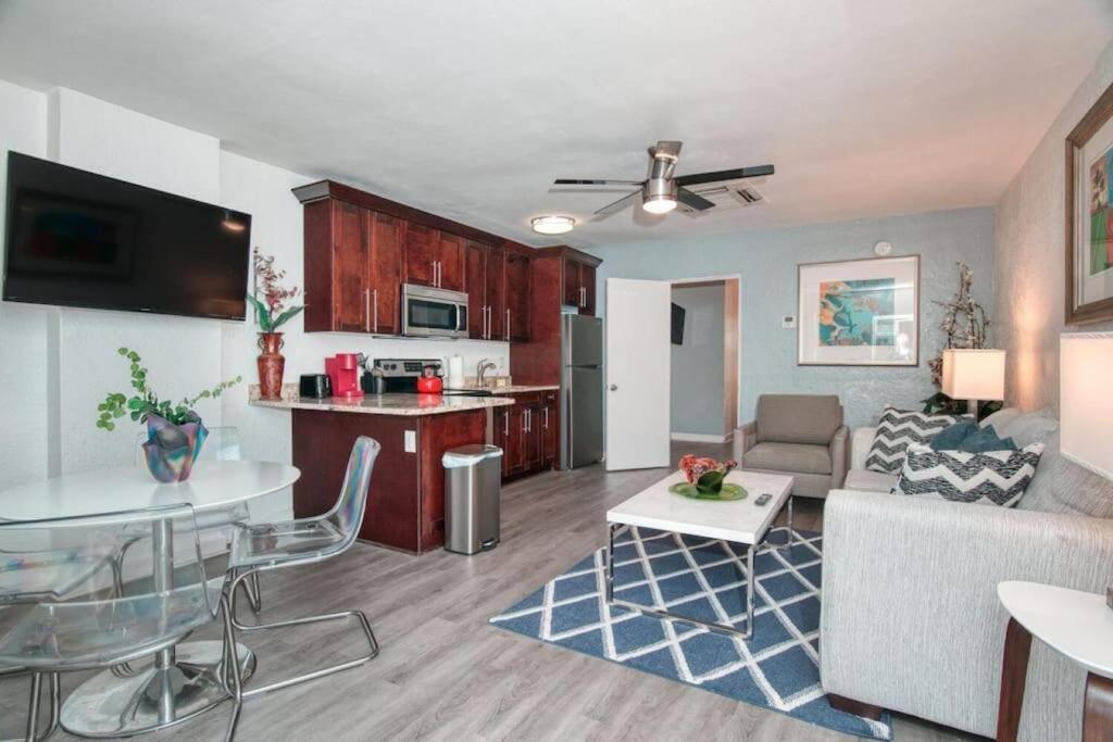 Apartment Park Shore Of Madeira Beach! Pet Friendly And Steps To The Beach! - #2 St. Pete Beach