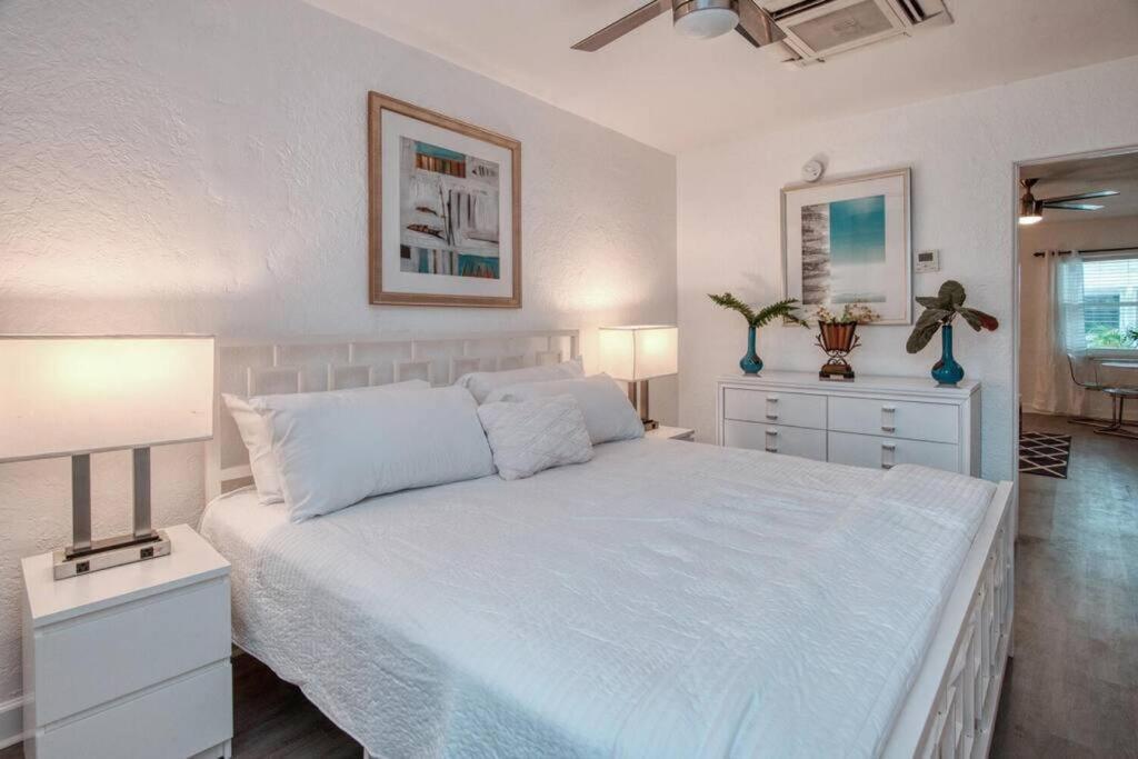 Park Shore Of Madeira Beach! Pet Friendly And Steps To The Beach! - #2 Apartment