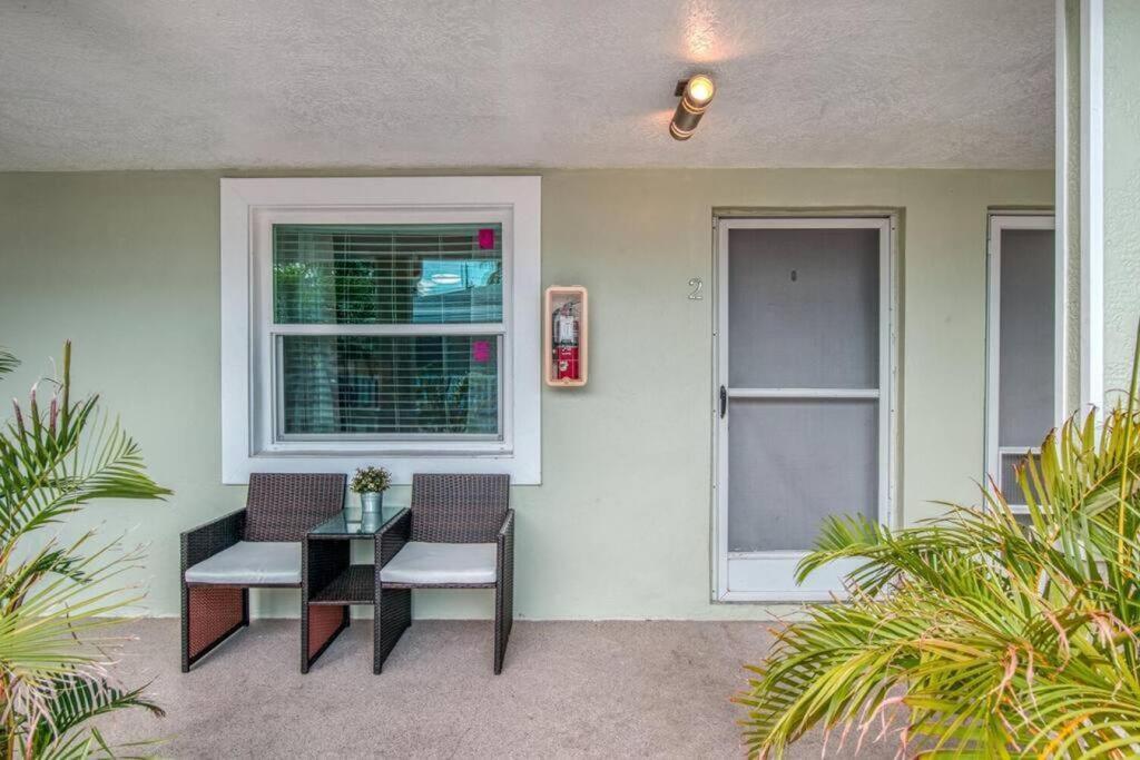 Park Shore Of Madeira Beach! Pet Friendly And Steps To The Beach! - #2 Apartment *