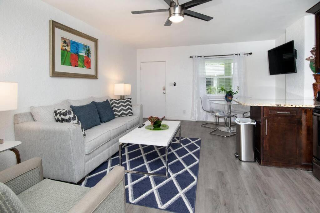 Apartment Park Shore Of Madeira Beach! Pet Friendly And Steps To The Beach! - #2