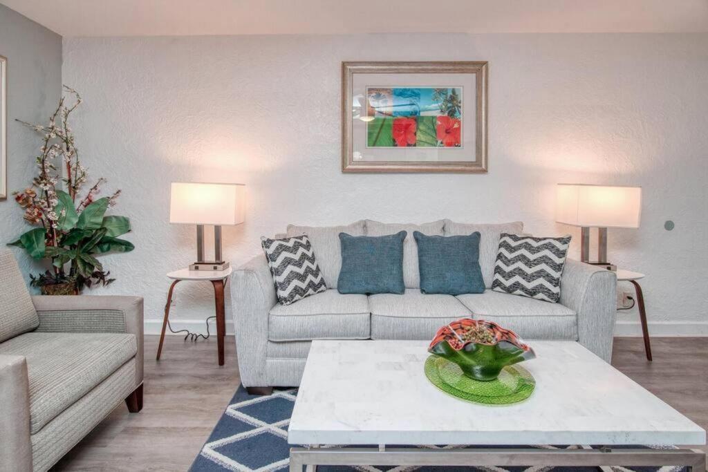 Park Shore Of Madeira Beach! Pet Friendly And Steps To The Beach! - #2 Apartment St. Pete Beach