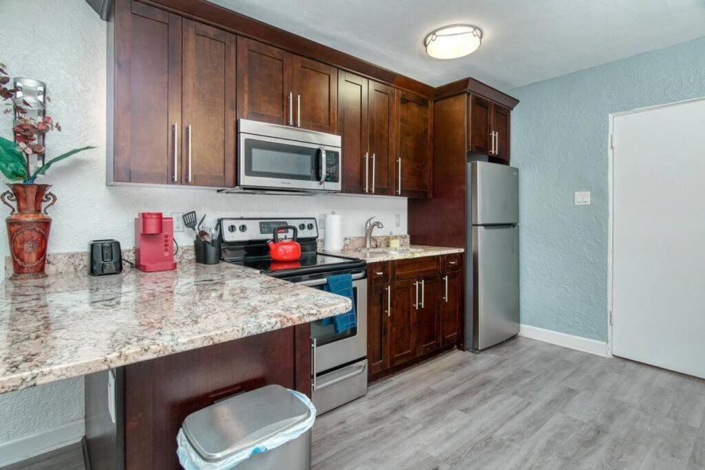Park Shore Of Madeira Beach! Pet Friendly And Steps To The Beach! - #2 St. Pete Beach