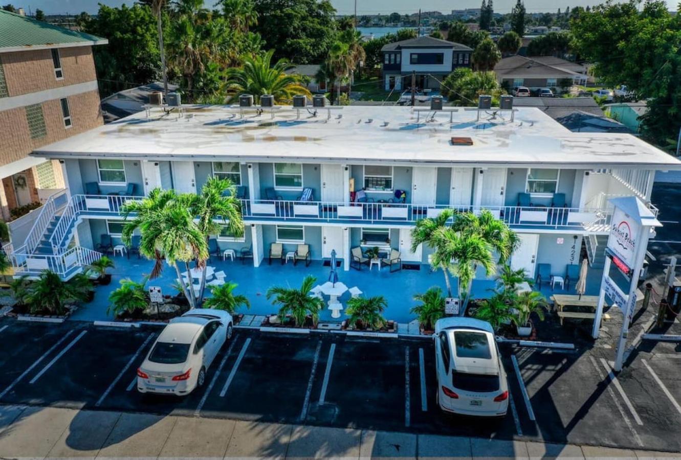 Sunset At Madeira Beach! Pet Friendly With Summer Breezes! - 6 Apartment