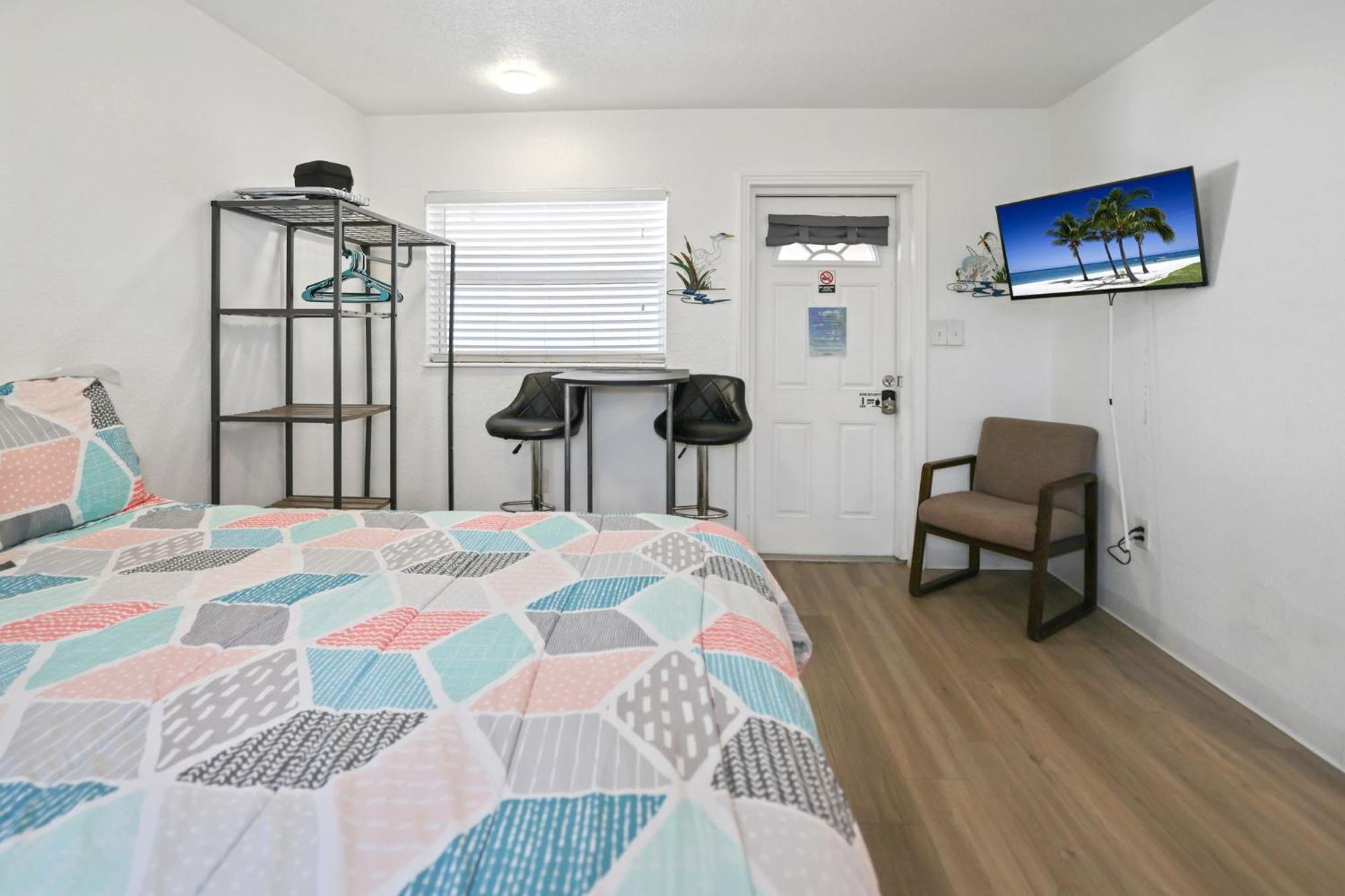 Sun Island Motel 2*