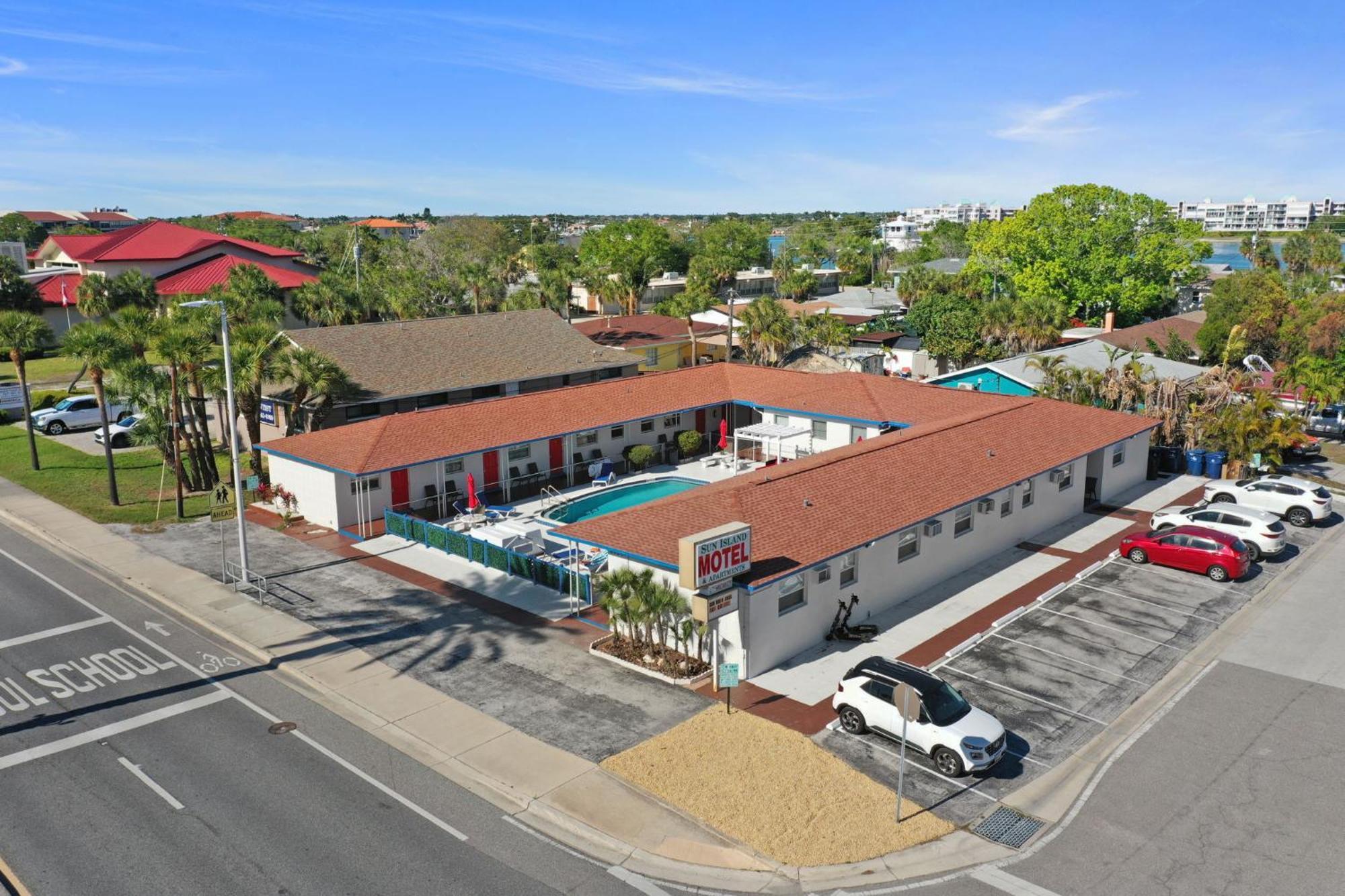 Sun Island Motel