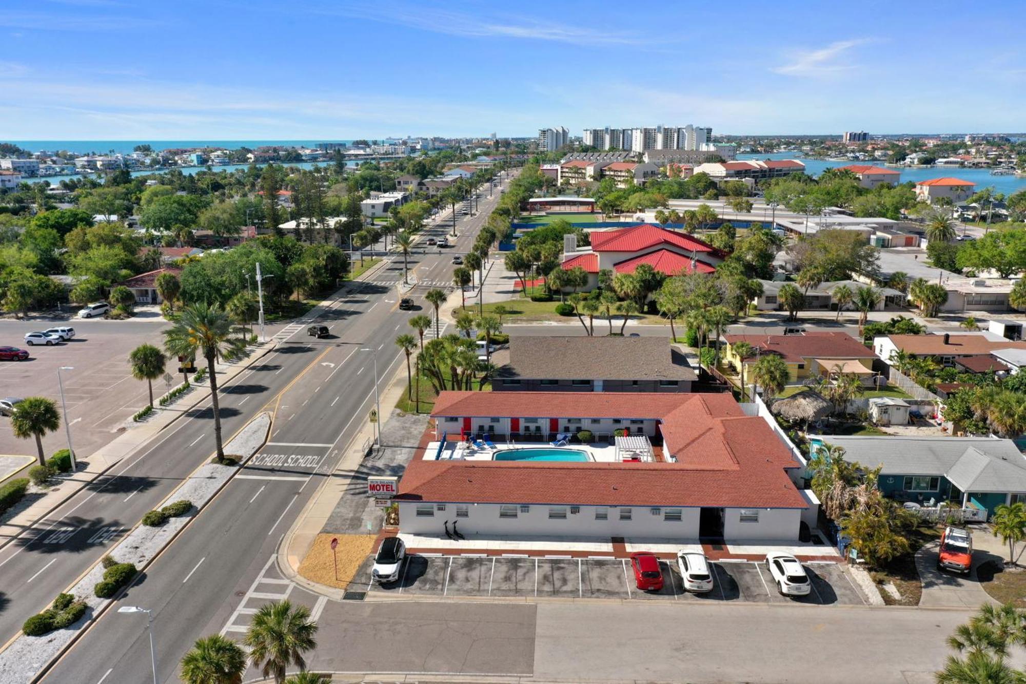Sun Island Motel 2*