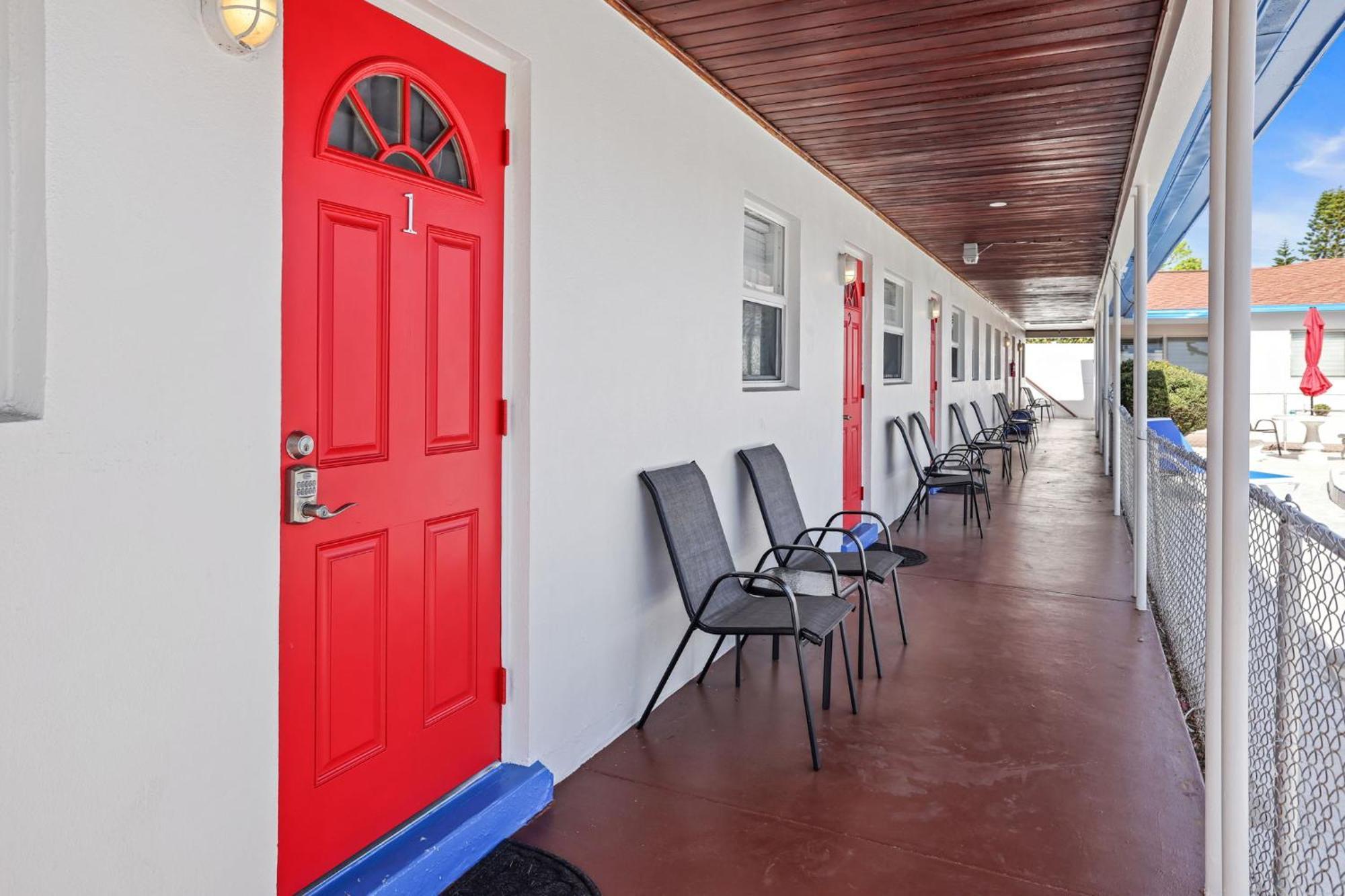 Sun Island Motel