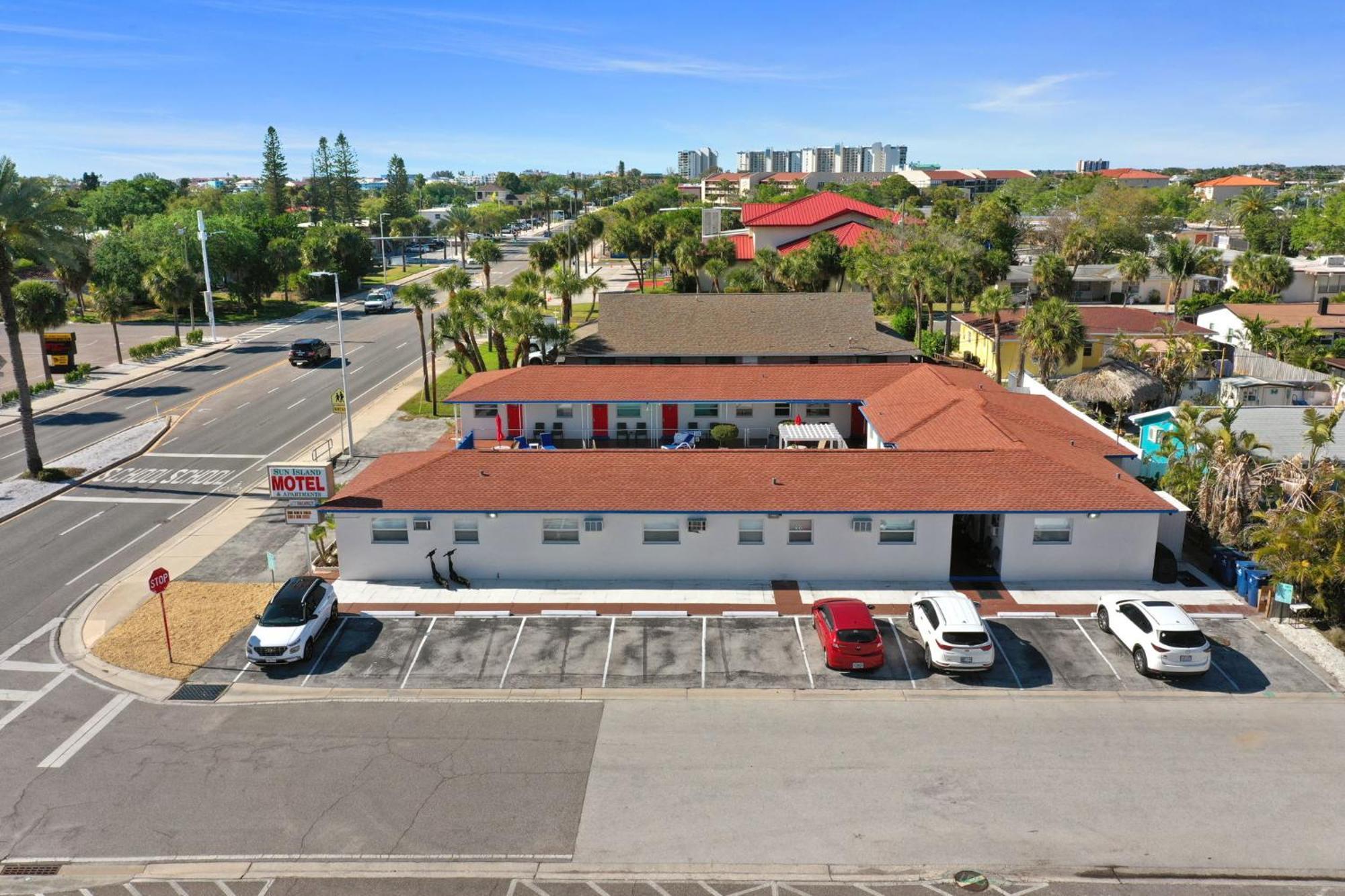 Sun Island Motel 2*