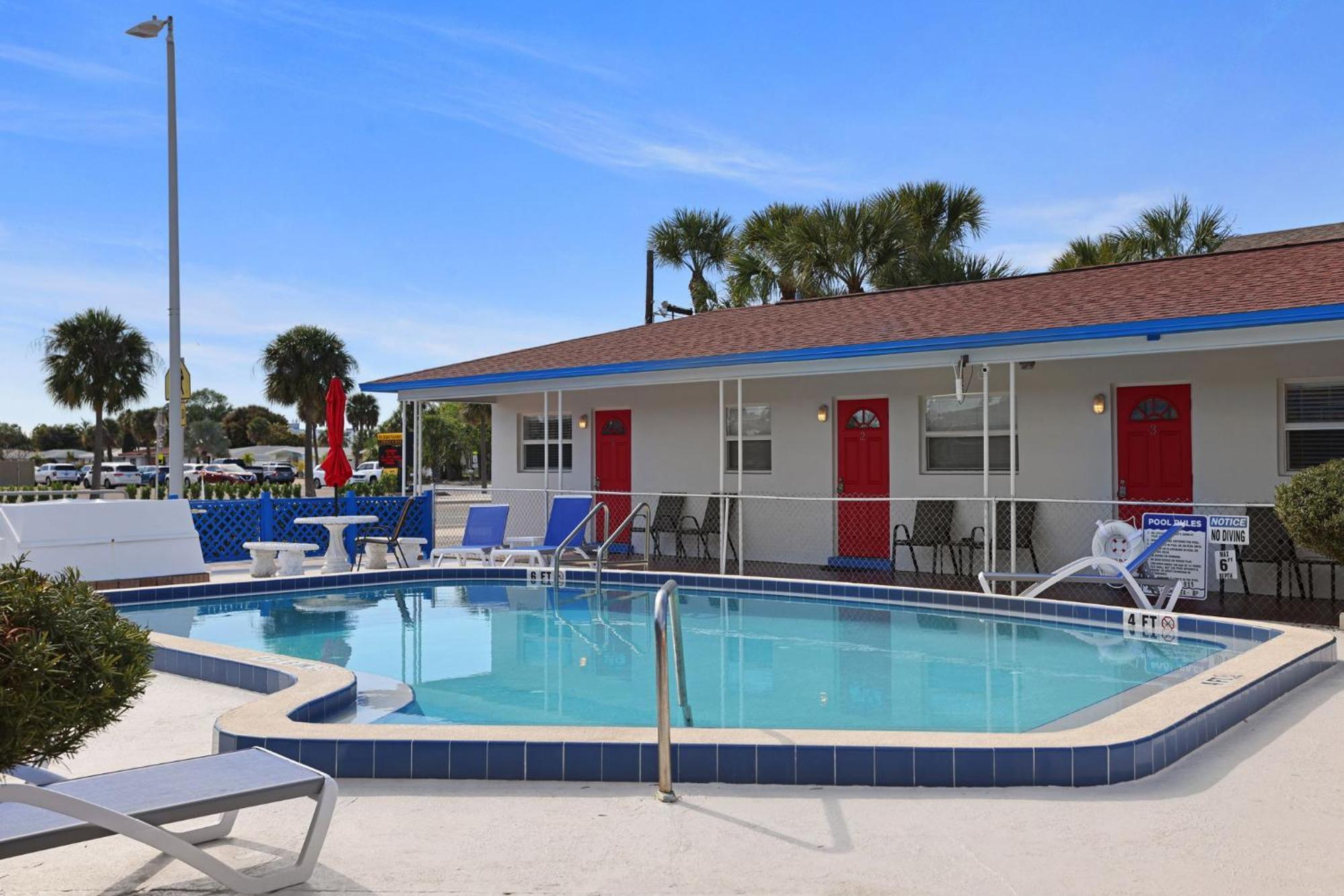 Sun Island Motel 2*