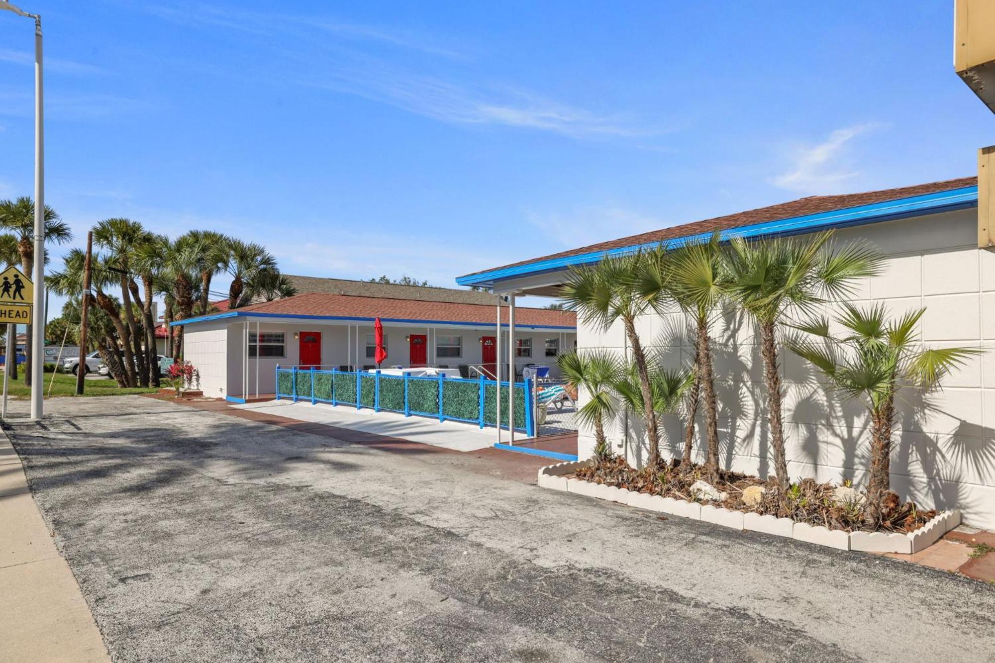 Sun Island Motel 2*