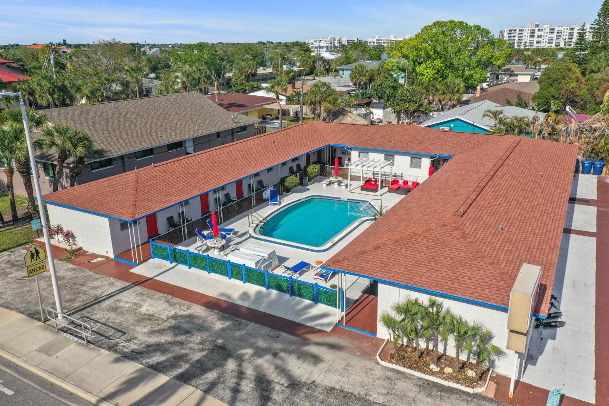 Sun Island Motel 3*