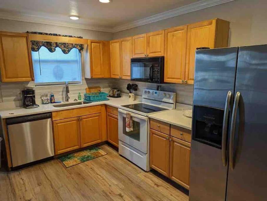 Apartment Private One-bedroom-directly Across From 1