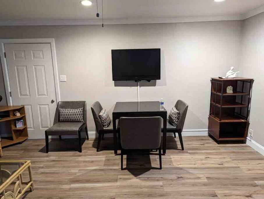 Private One-bedroom-directly Across From 1 Apartment St. Pete Beach