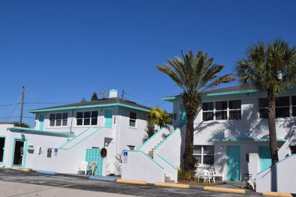 Private One-bedroom-directly Across From 1 Apartment St. Pete Beach