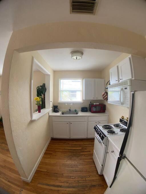 Private One-bedroom 6 -directly Across From Beach *