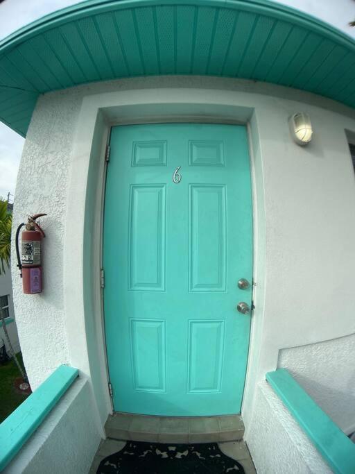 Private One-bedroom 6 -directly Across From Beach
