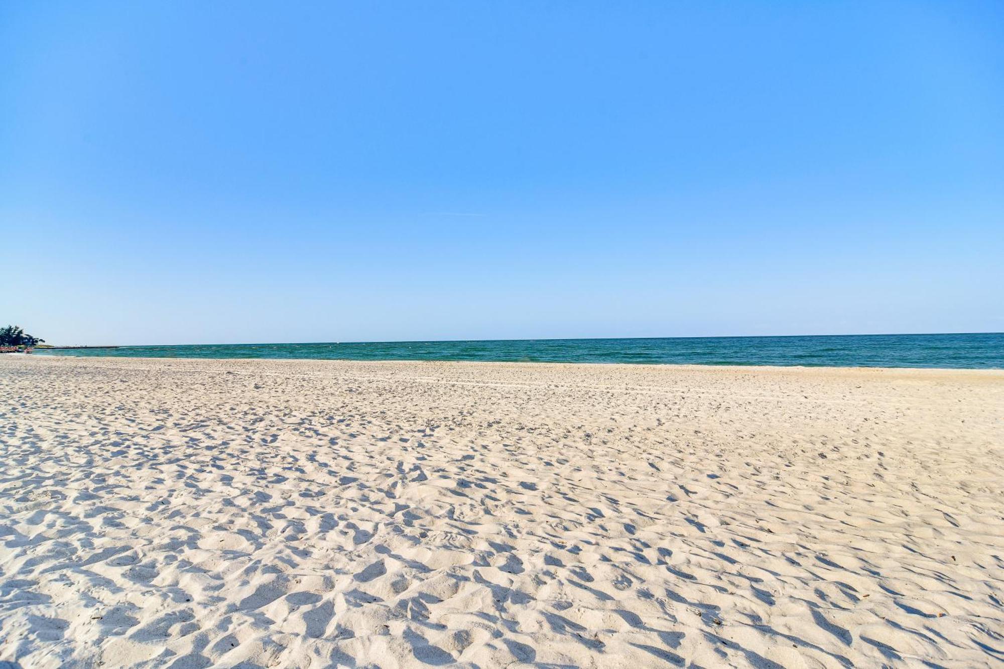 Apartment Waterfront With Patio And Pool On Madeira Beach!