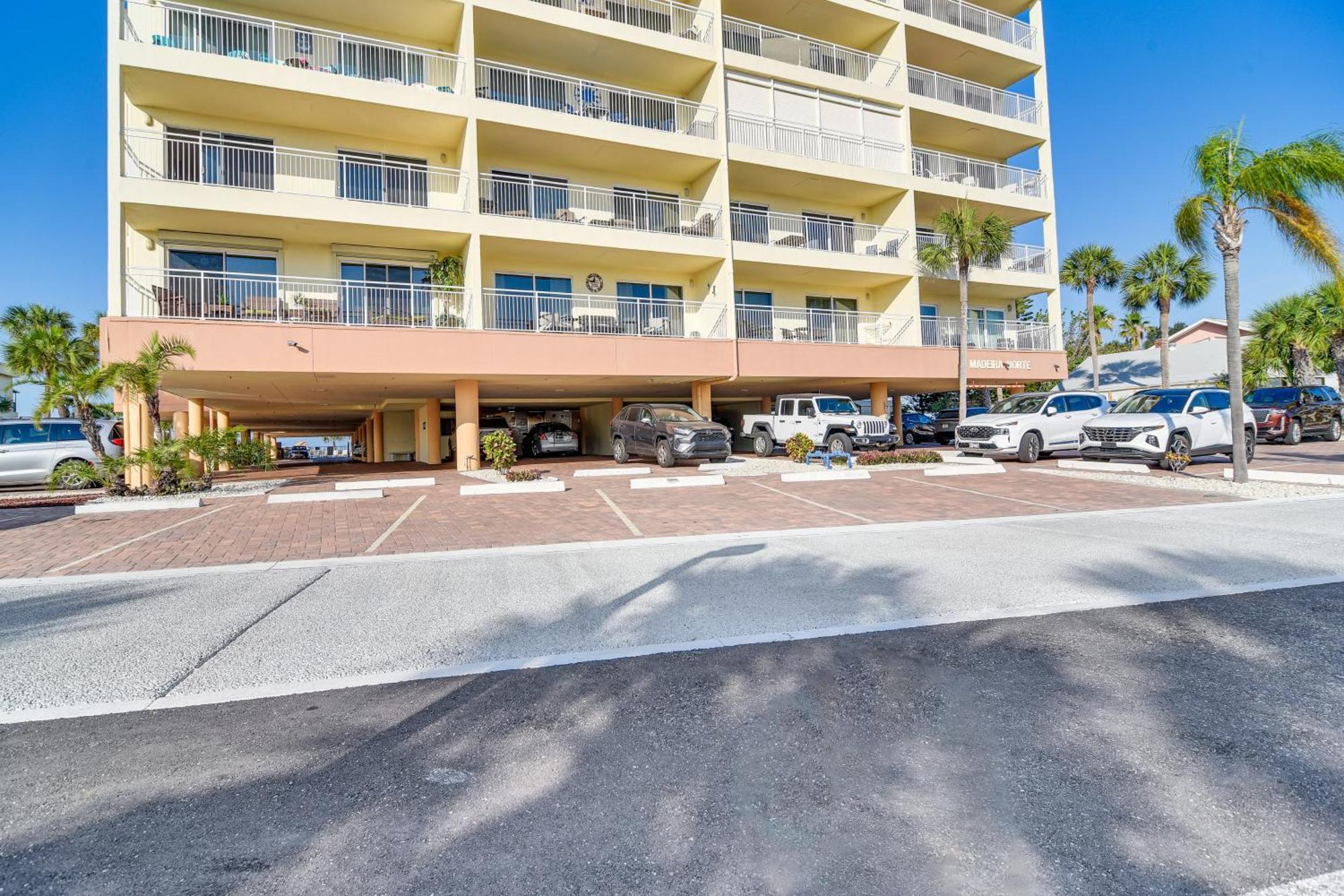 Apartment Waterfront With Patio And Pool On Madeira Beach! *