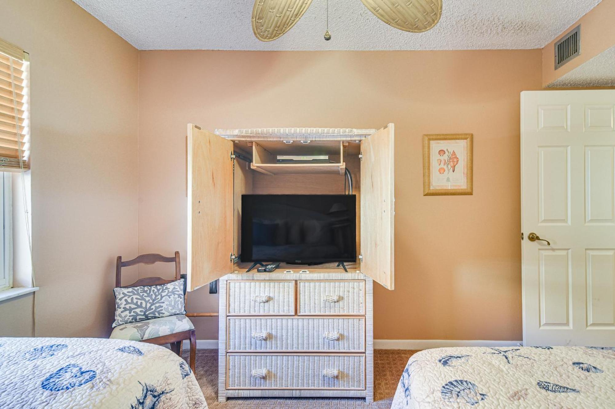 Waterfront With Patio And Pool On Madeira Beach! * St. Pete Beach