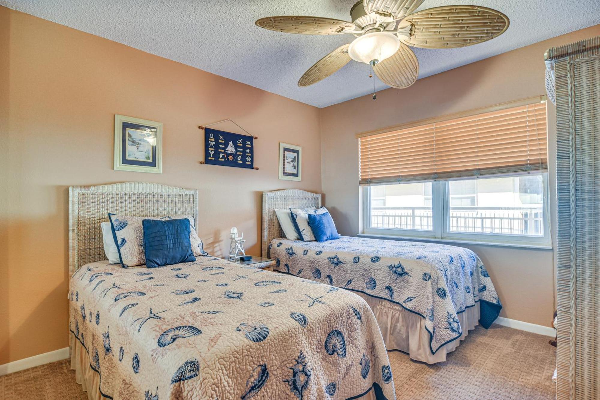 Waterfront With Patio And Pool On Madeira Beach! Apartment