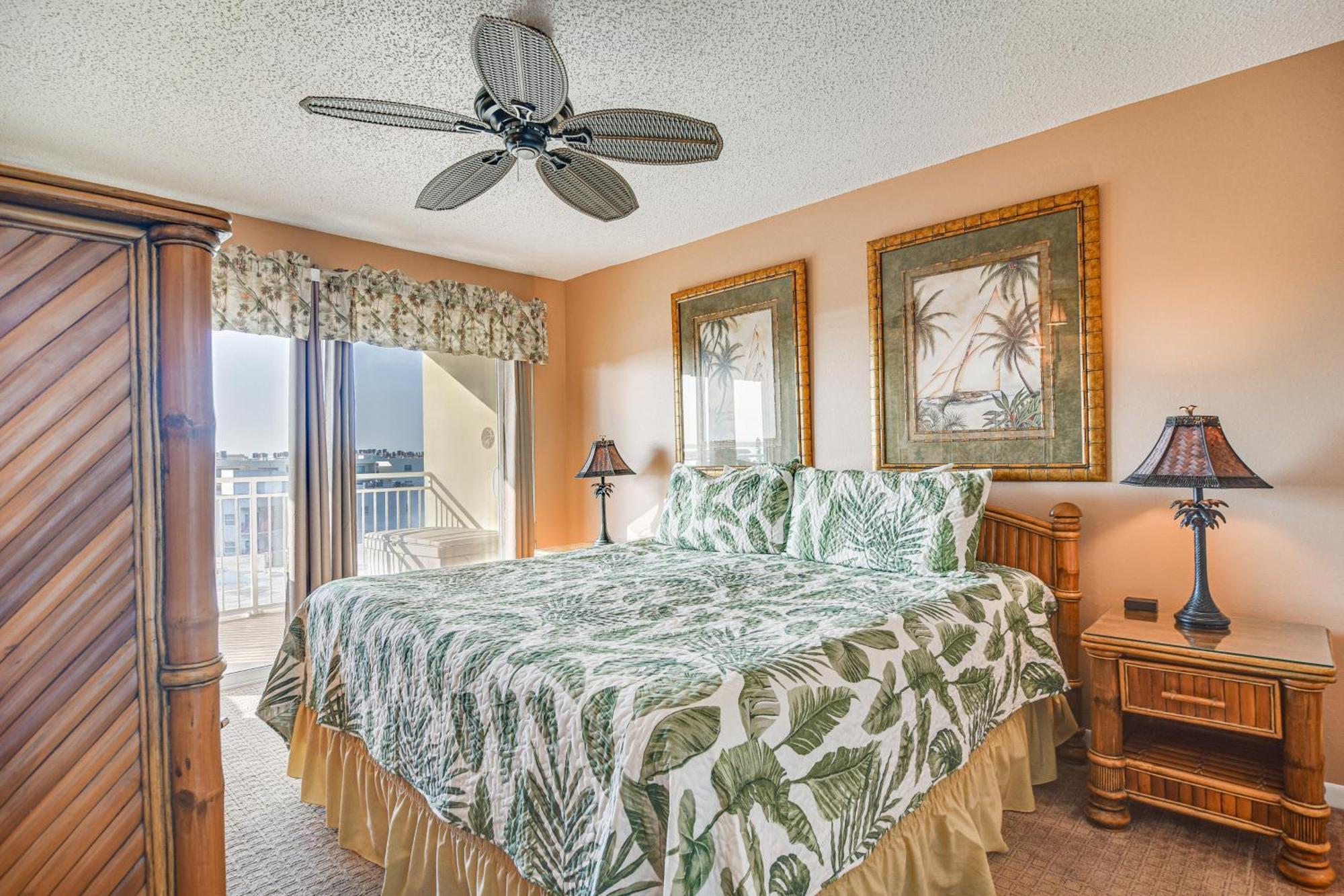 Apartment Waterfront With Patio And Pool On Madeira Beach! *
