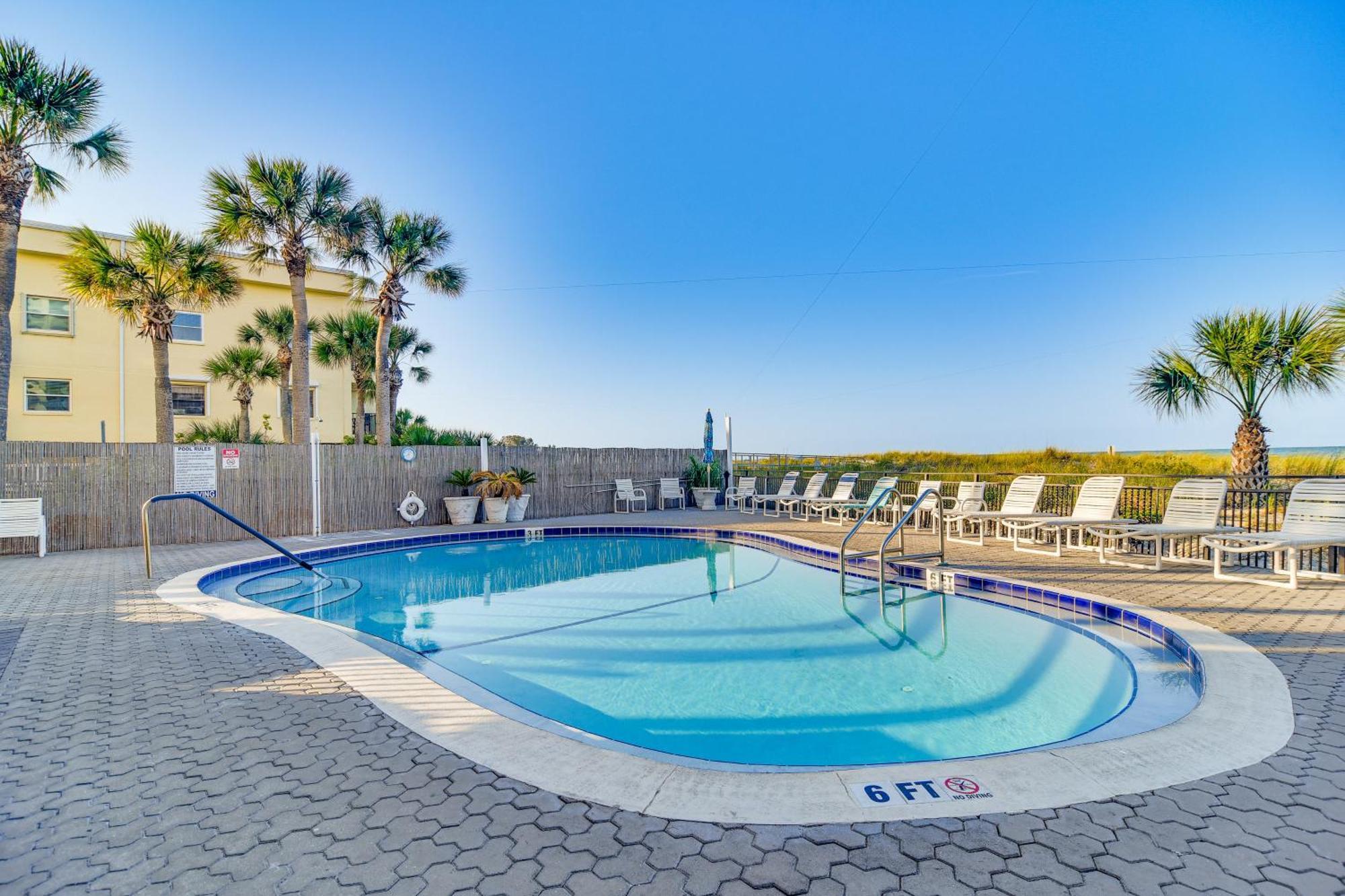 Apartment Waterfront With Patio And Pool On Madeira Beach! St. Pete Beach