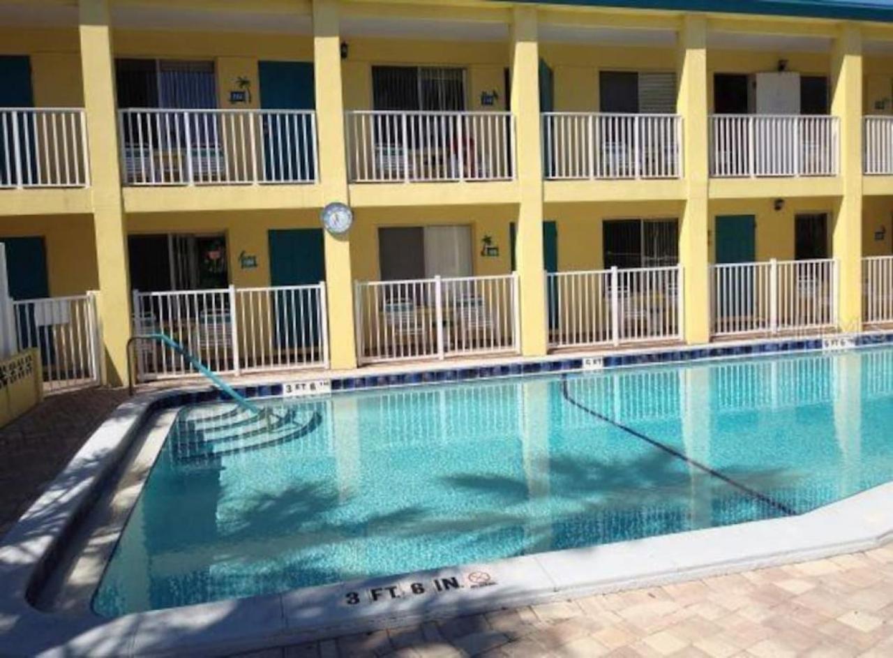 Malyn 108, Updated Waterfront Condo, Private Patio Holiday home