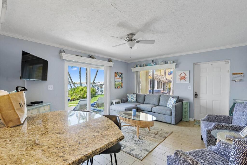 Malyn 108, Updated Waterfront Condo, Private Patio * St. Pete Beach