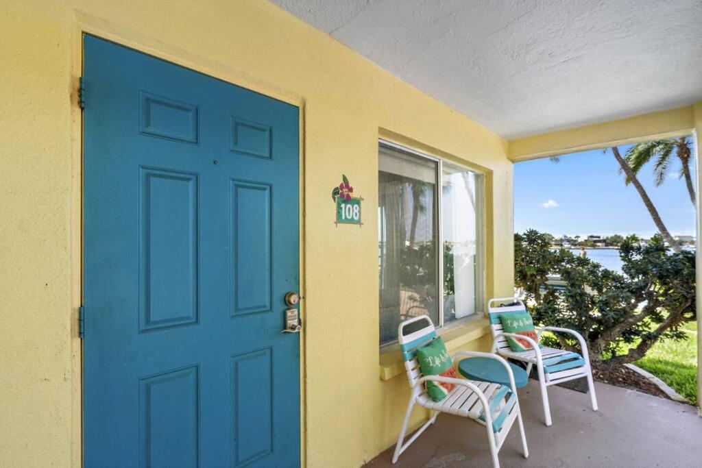 Holiday home Malyn 108, Updated Waterfront Condo, Private Patio