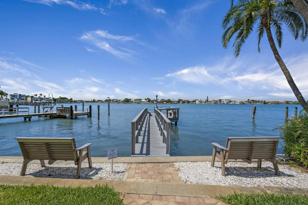 Malyn 108, Updated Waterfront Condo, Private Patio St. Pete Beach
