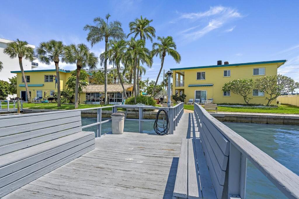Malyn 108, Updated Waterfront Condo, Private Patio Holiday home St. Pete Beach