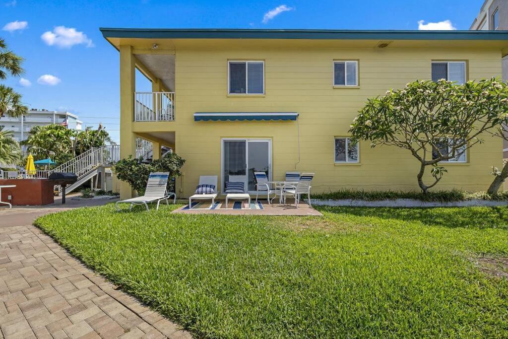Malyn 108, Updated Waterfront Condo, Private Patio Holiday home St. Pete Beach