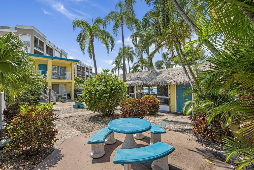 Holiday home Malyn 108, Updated Waterfront Condo, Private Patio St. Pete Beach