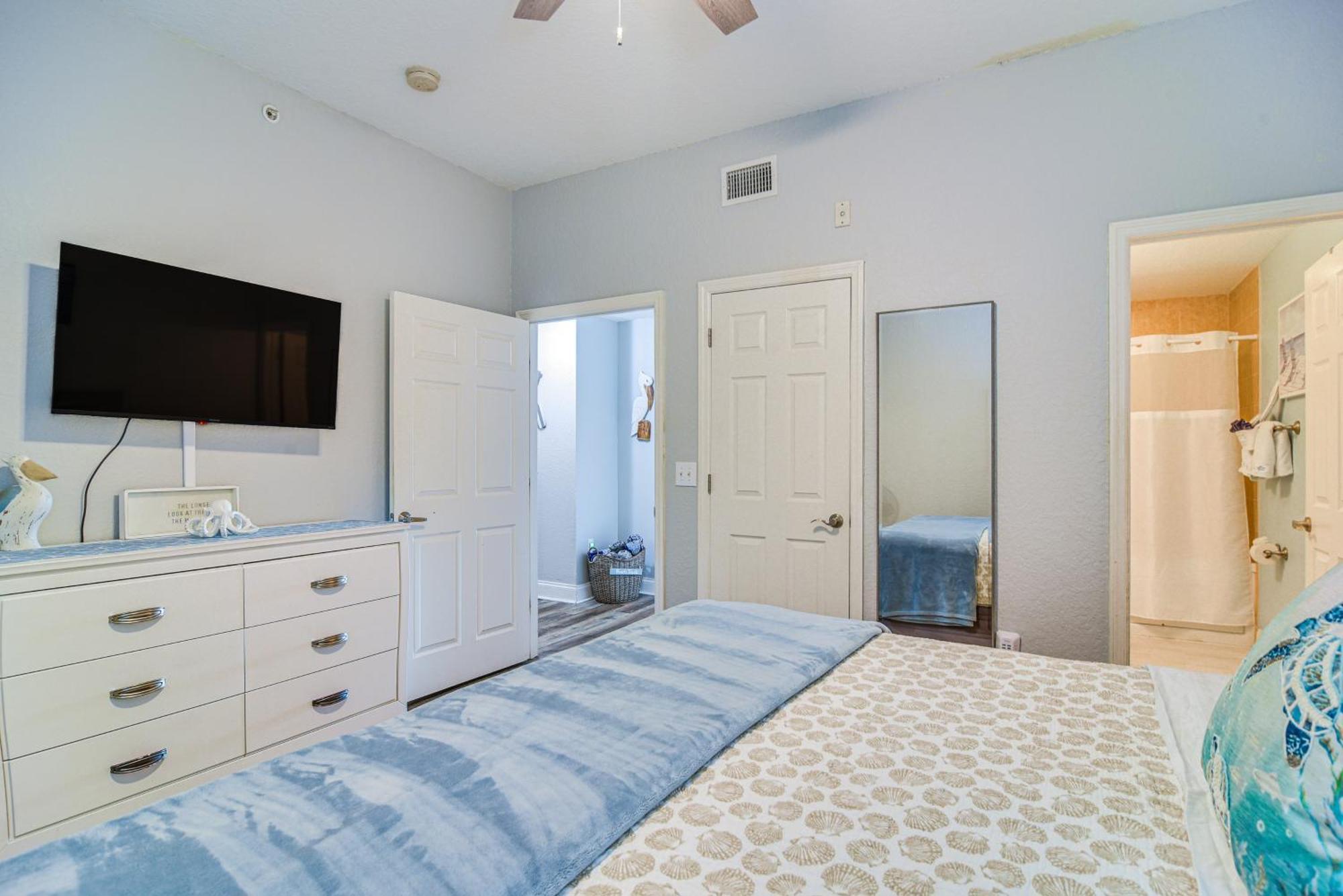 Waterfront Treasure Island With Arcade Apartment *