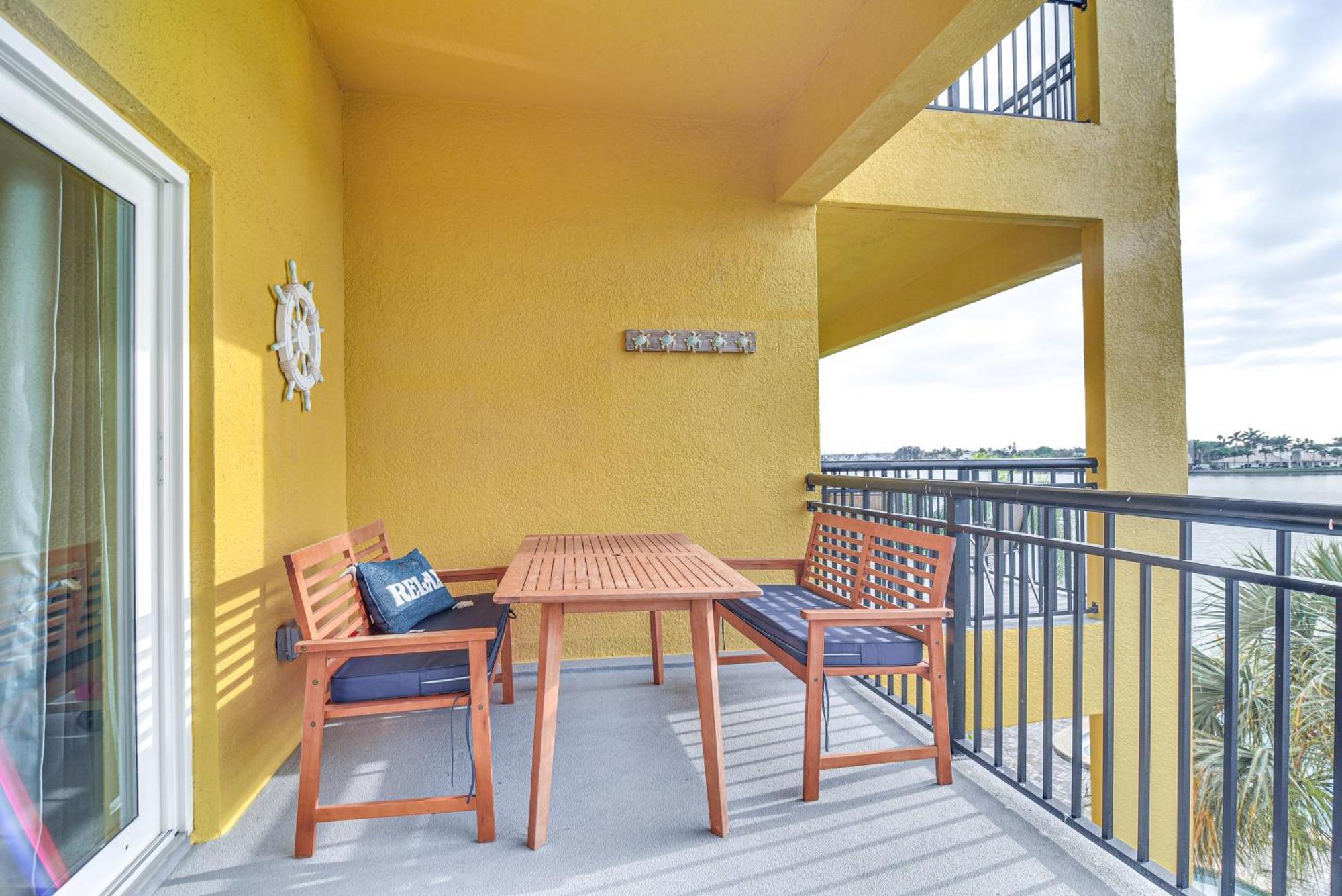Apartment Waterfront Treasure Island With Arcade
